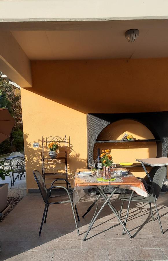 Ferienwohnung Gallo Mit Ueberdachter Terrasse Parkplatz 100 Mtr Z Strand Cannobio Esterno foto