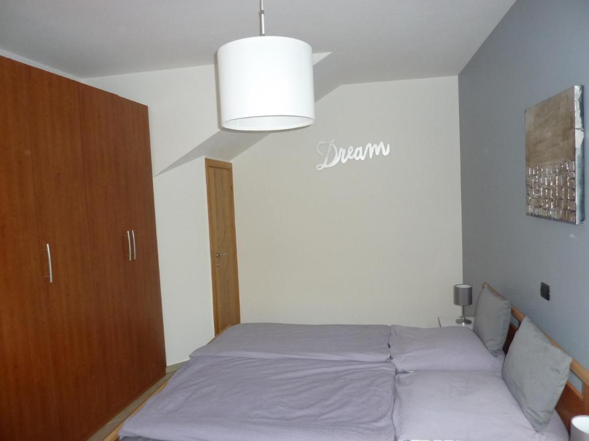 Ferienwohnung Gallo Mit Ueberdachter Terrasse Parkplatz 100 Mtr Z Strand Cannobio Esterno foto